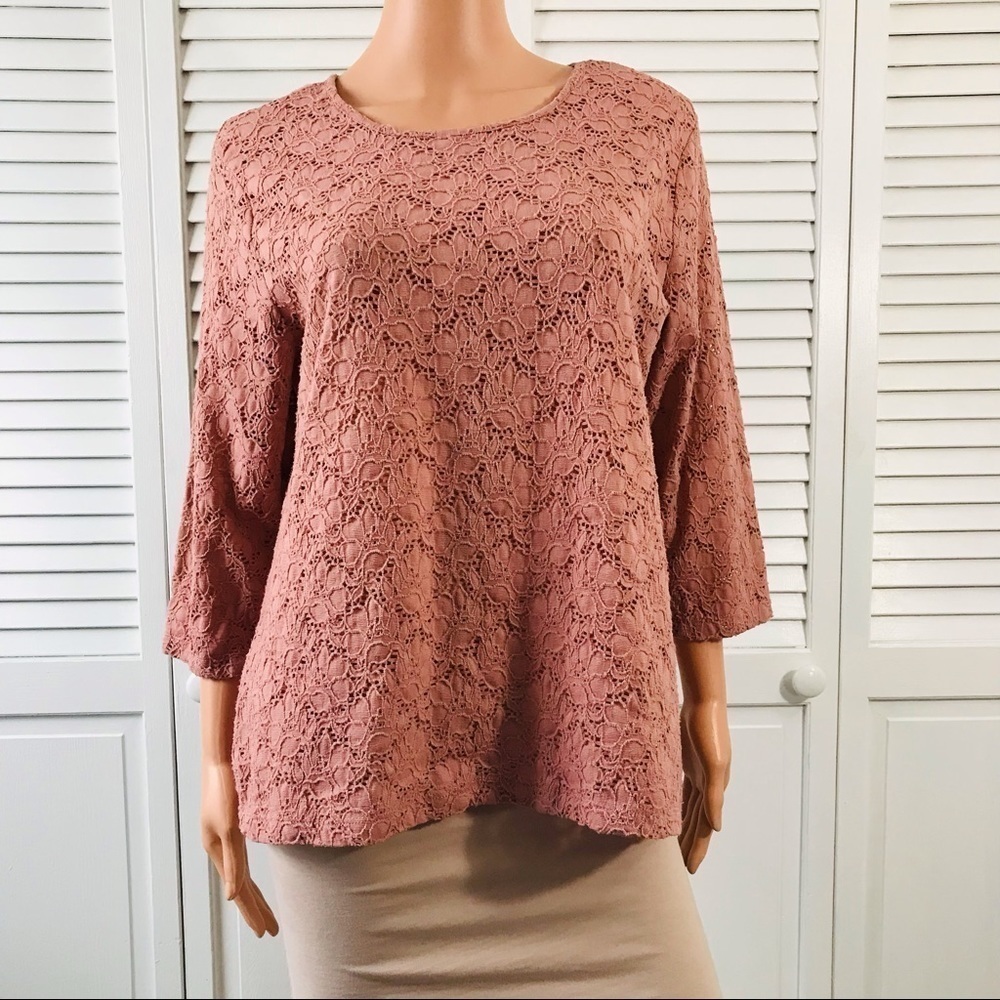 3/$25 D & CO. Denim + Company Pink Scoop Neck Lace Shirt Size Medium